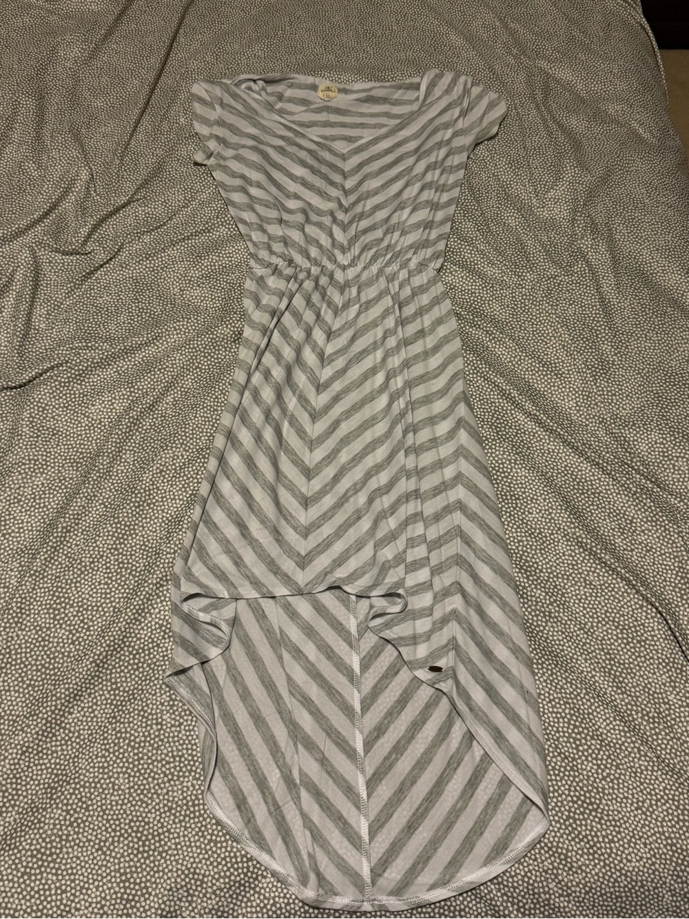 5/$10‼️ Striped High-Low Midi Dress in Light Gray and White